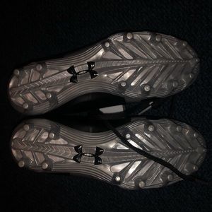 Boys Youth Baseball Cleats (size 2Y)